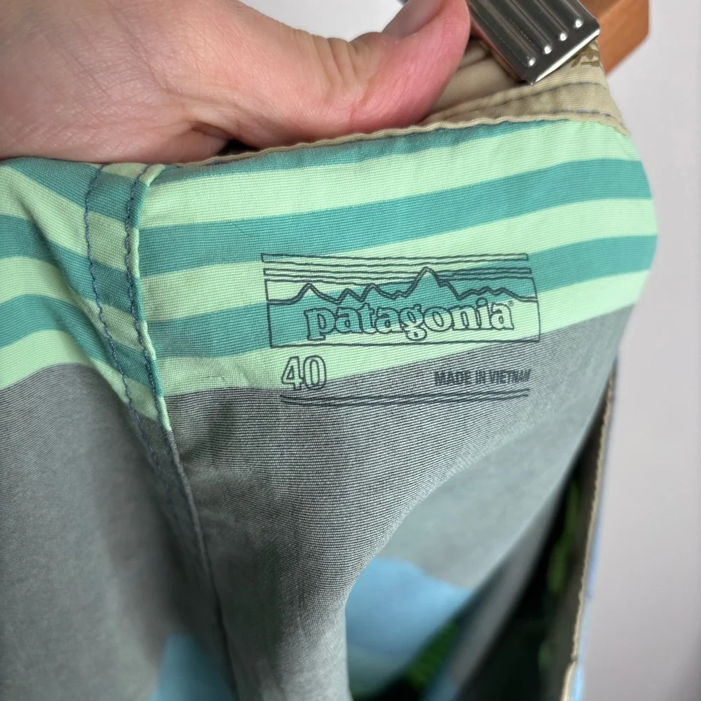 Patagonia Wavefarer Striped Board Shorts Size 40 EUC